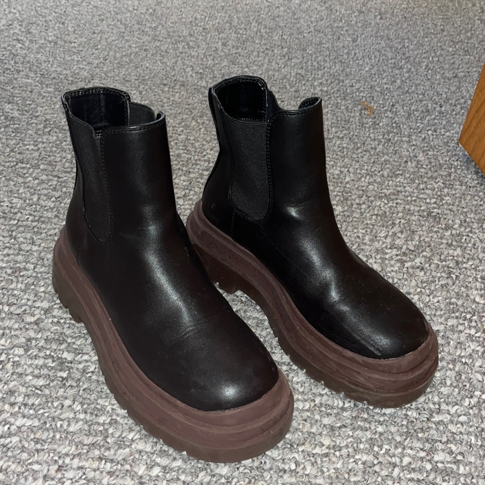 URBAN Chelsea platform boots